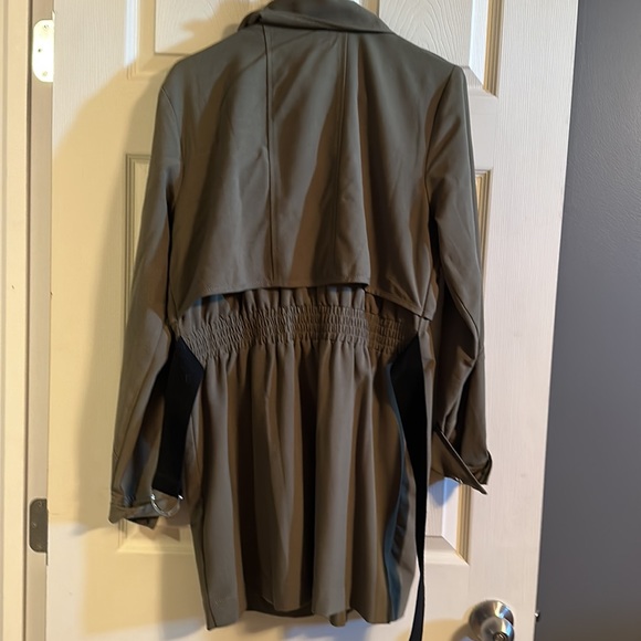 Guess Light spring jacket - Picture 3 of 5